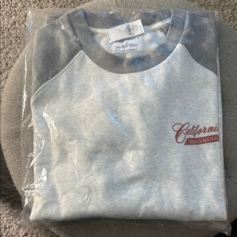 Old Navy Gray and White Sweatshirt